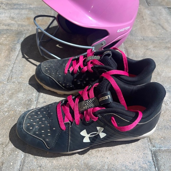 Under Armour Baseball/Softball Molded Cleats - Picture 2 of 10